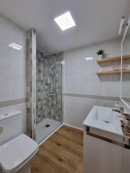 Aguadulce, Apto Santa Monica 2 Hab Con Terraza, Aire, Wifi, A 5 Min De La Playa اغوادولس المظهر الخارجي الصورة