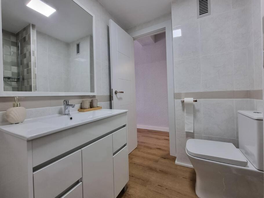 Aguadulce, Apto Santa Monica 2 Hab Con Terraza, Aire, Wifi, A 5 Min De La Playa اغوادولس المظهر الخارجي الصورة
