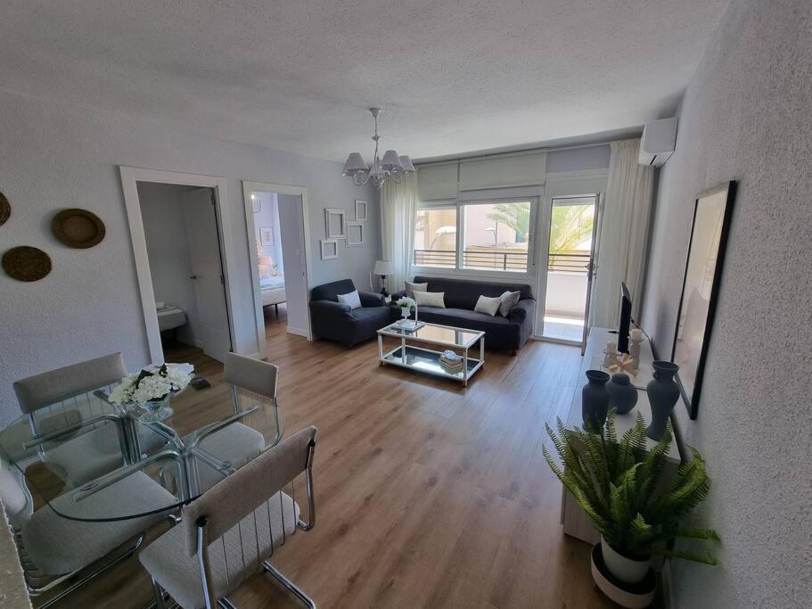 Aguadulce, Apto Santa Monica 2 Hab Con Terraza, Aire, Wifi, A 5 Min De La Playa اغوادولس المظهر الخارجي الصورة